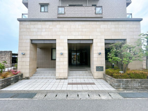 富山市堀川町、マンションの外観画像です