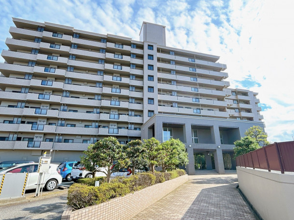 富山市窪本町、マンションの外観画像です