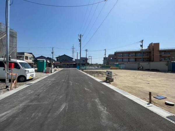 射水市小島、土地の前面道路を含む現地写真画像です