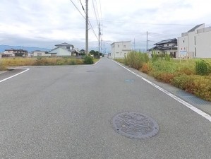 中巨摩郡昭和町築地新居、土地の画像です