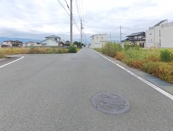 中巨摩郡昭和町築地新居、土地の画像です
