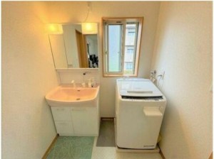 甲府市上石田、中古一戸建ての画像です