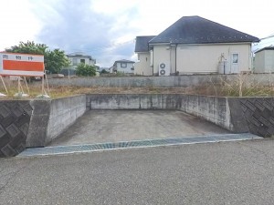 甲斐市団子新居、土地の画像です
