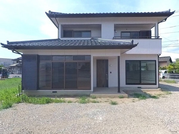 甲府市国母、中古一戸建ての画像です