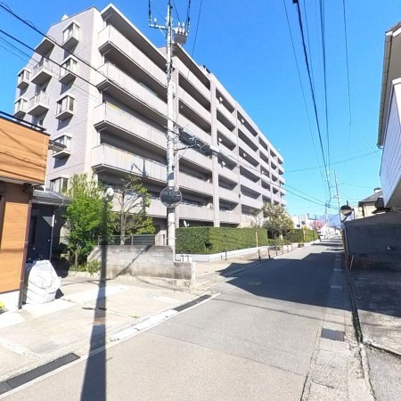 甲府市国母、マンションの画像です