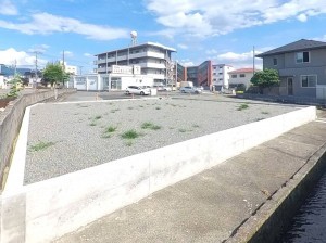 甲府市千塚、土地の画像です