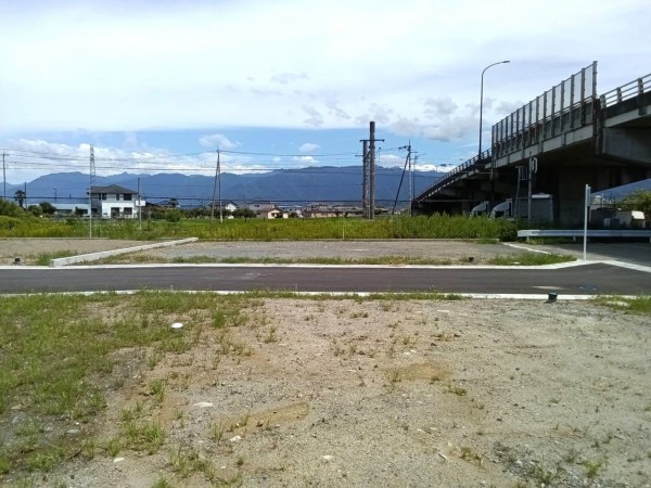 中巨摩郡昭和町河東中島、土地の画像です
