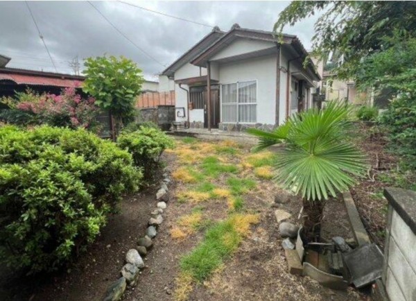 甲府市岩窪町、中古一戸建ての画像です