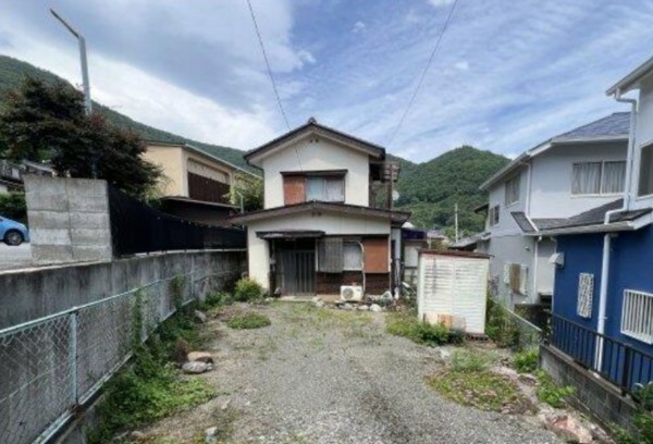 甲府市羽黒町、中古一戸建ての画像です