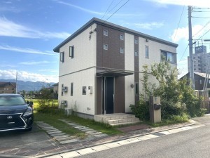 甲府市上今井町、中古一戸建ての画像です