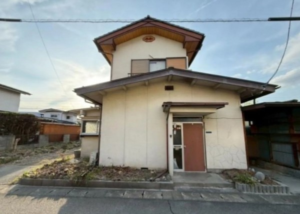 甲府市里吉、中古一戸建ての画像です