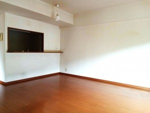 甲州市勝沼町菱山、マンションの画像です