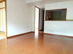 甲州市勝沼町菱山、マンションの画像です