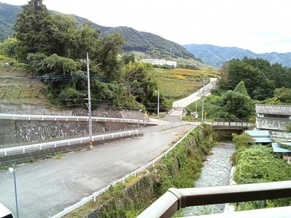 甲州市勝沼町菱山、マンションの画像です