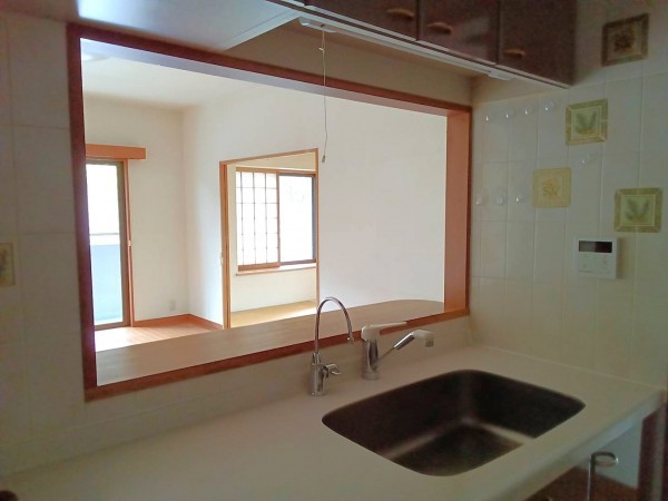 甲州市勝沼町菱山、マンションの画像です