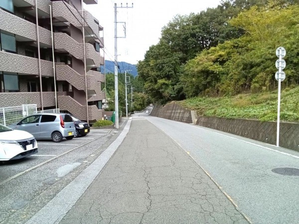 甲州市勝沼町菱山、マンションの画像です