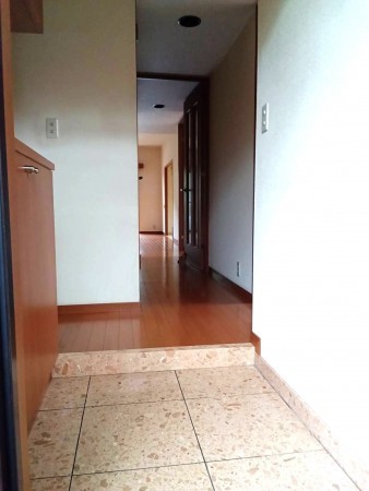 甲州市勝沼町菱山、マンションの画像です