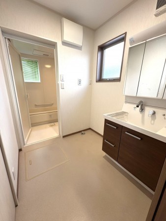 甲府市里吉、中古一戸建ての画像です