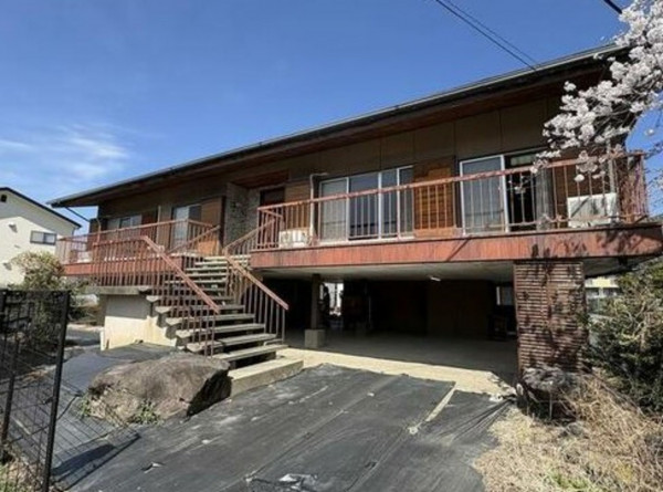 甲府市湯村、中古一戸建ての画像です