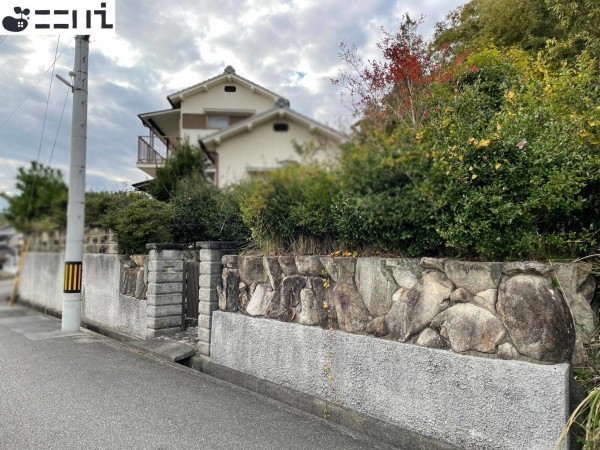 相生市山手、中古一戸建ての前面道路を含む現地写真画像です