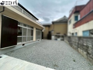 たつの市龍野町北龍野、中古一戸建ての前面道路を含む現地写真画像です