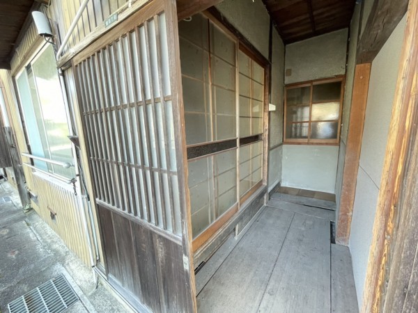 相生市旭、中古一戸建ての玄関画像です