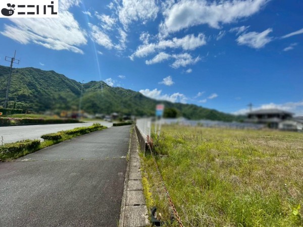 たつの市新宮町船渡、土地の前面道路を含む現地写真画像です