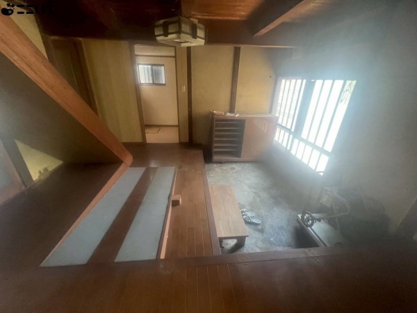 姫路市飾磨区阿成、中古一戸建ての玄関画像です