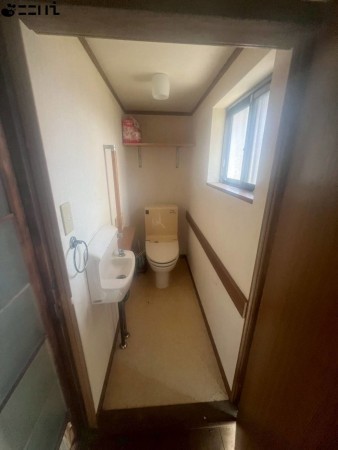 姫路市飾磨区阿成、中古一戸建てのトイレ画像です