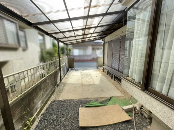 姫路市城見台、中古一戸建ての駐車場画像です