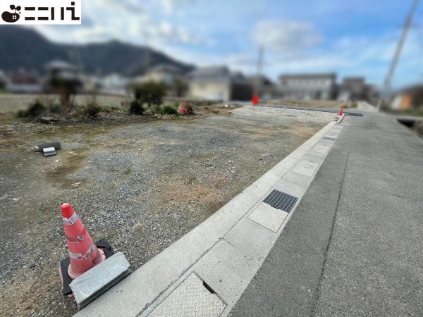 たつの市龍野町島田、土地の前面道路を含む現地写真画像です