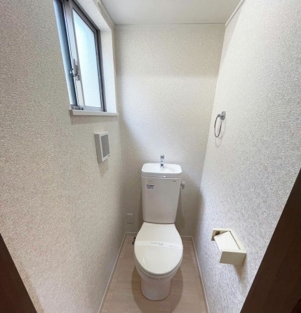 相生市山手、中古一戸建てのトイレ画像です