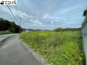 たつの市揖西町土師、土地の前面道路を含む現地写真画像です