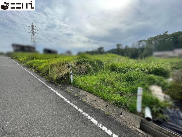 たつの市揖西町土師、土地の前面道路を含む現地写真画像です