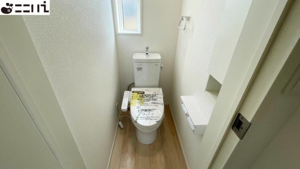 相生市那波野、新築一戸建てのトイレ画像です