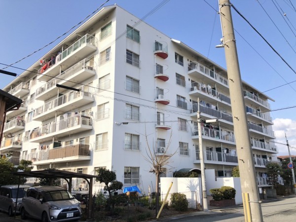 姫路市飾磨区恵美酒、マンションの外観画像です