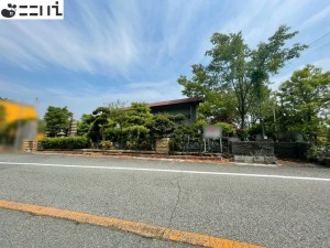 たつの市御津町室津、中古一戸建ての前面道路を含む現地写真画像です