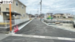 揖保郡太子町矢田部、新築一戸建ての前面道路を含む現地写真画像です