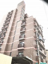 姫路市飾磨区清水、マンションの外観画像です