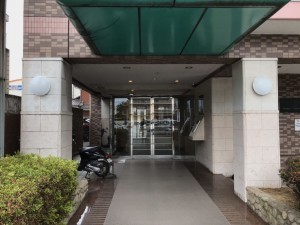 姫路市飾磨区清水、マンションのエントランス画像です
