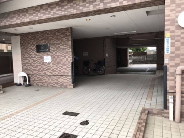 姫路市飾磨区清水、マンションのエントランス画像です