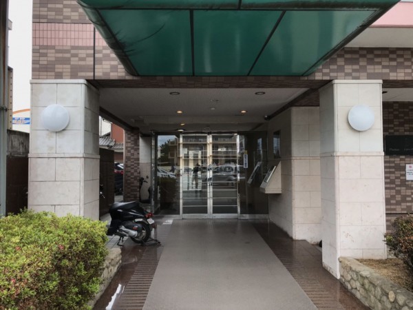 姫路市飾磨区清水、マンションのエントランス画像です