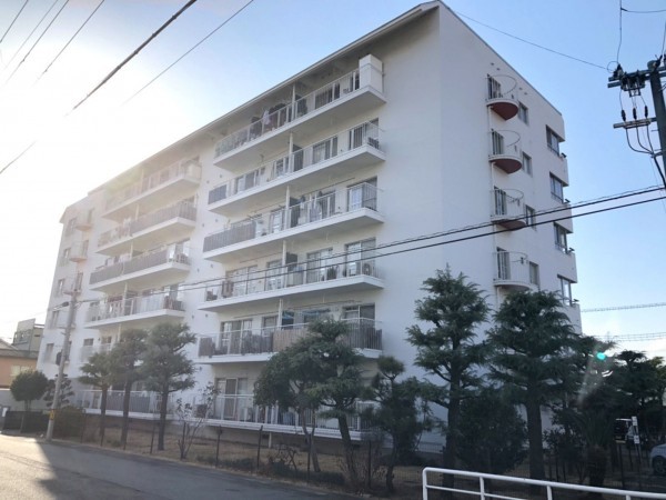 姫路市飾磨区恵美酒、マンションの外観画像です