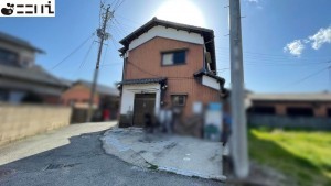 たつの市龍野町宮脇、中古一戸建ての前面道路を含む現地写真画像です