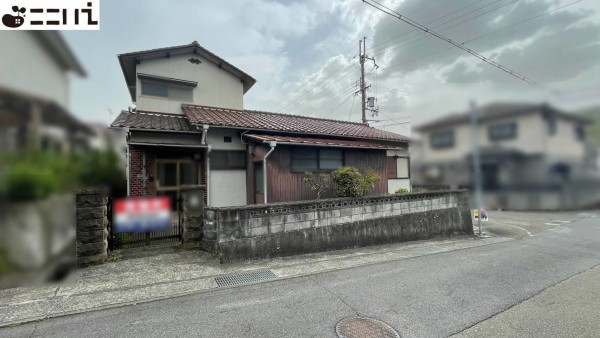 相生市緑ケ丘、中古一戸建ての前面道路を含む現地写真画像です