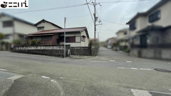 相生市緑ケ丘、中古一戸建ての前面道路を含む現地写真画像です