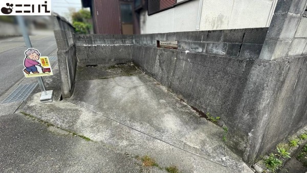 相生市緑ケ丘、中古一戸建ての駐車場画像です
