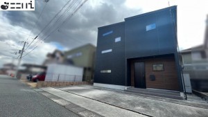 たつの市揖保川町正條、中古一戸建ての前面道路を含む現地写真画像です