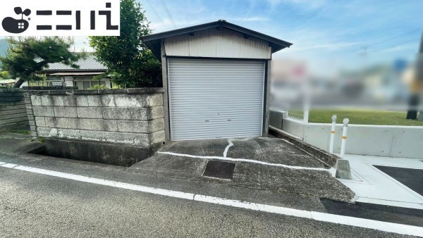 たつの市龍野町島田、中古一戸建ての駐車場画像です