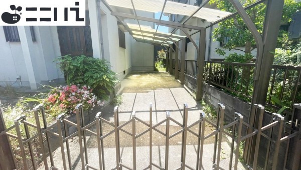 相生市山手、中古一戸建ての駐車場画像です